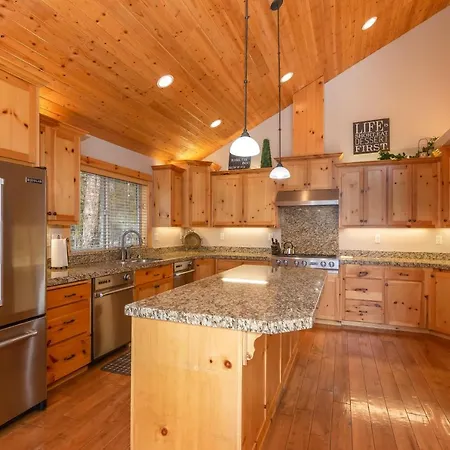 Large 6 Bedroom, Sleeps 16, A/C, Sharc Passes, Hot Tub Sunriver Exterior photo