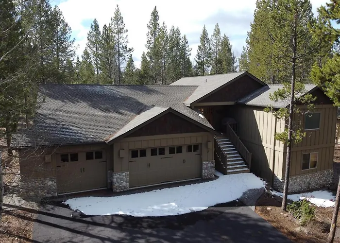 Large 6 Bedroom, Sleeps 16, A/C, Sharc Passes, Hot Tub