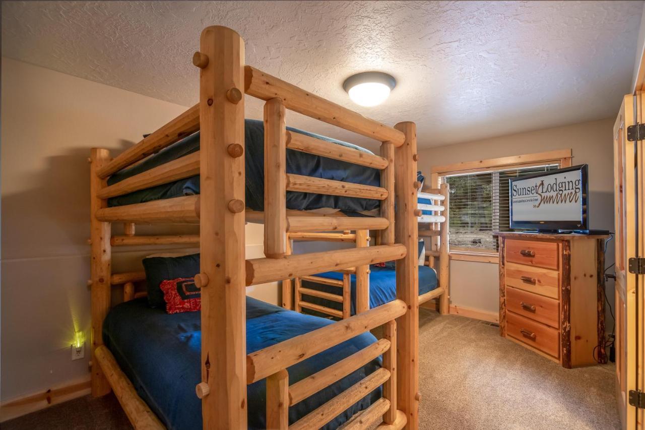 Holiday home Large 6 Bedroom, Sleeps 16, A/C, Sharc Passes, Hot Tub